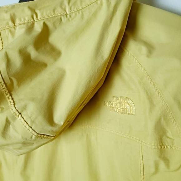 The North Face HyVent Hooded, Pocketed Rain/ Wind Breaker Size Large Yellow - Picture 7 of 9